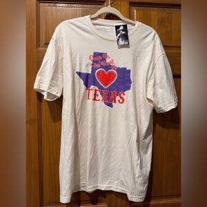 NWT! Sz L Deep In The Heart of Texas Graphic Tee - Cream with Purple & Red